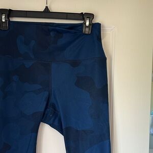 💙alo💙camo yoga pants leggings